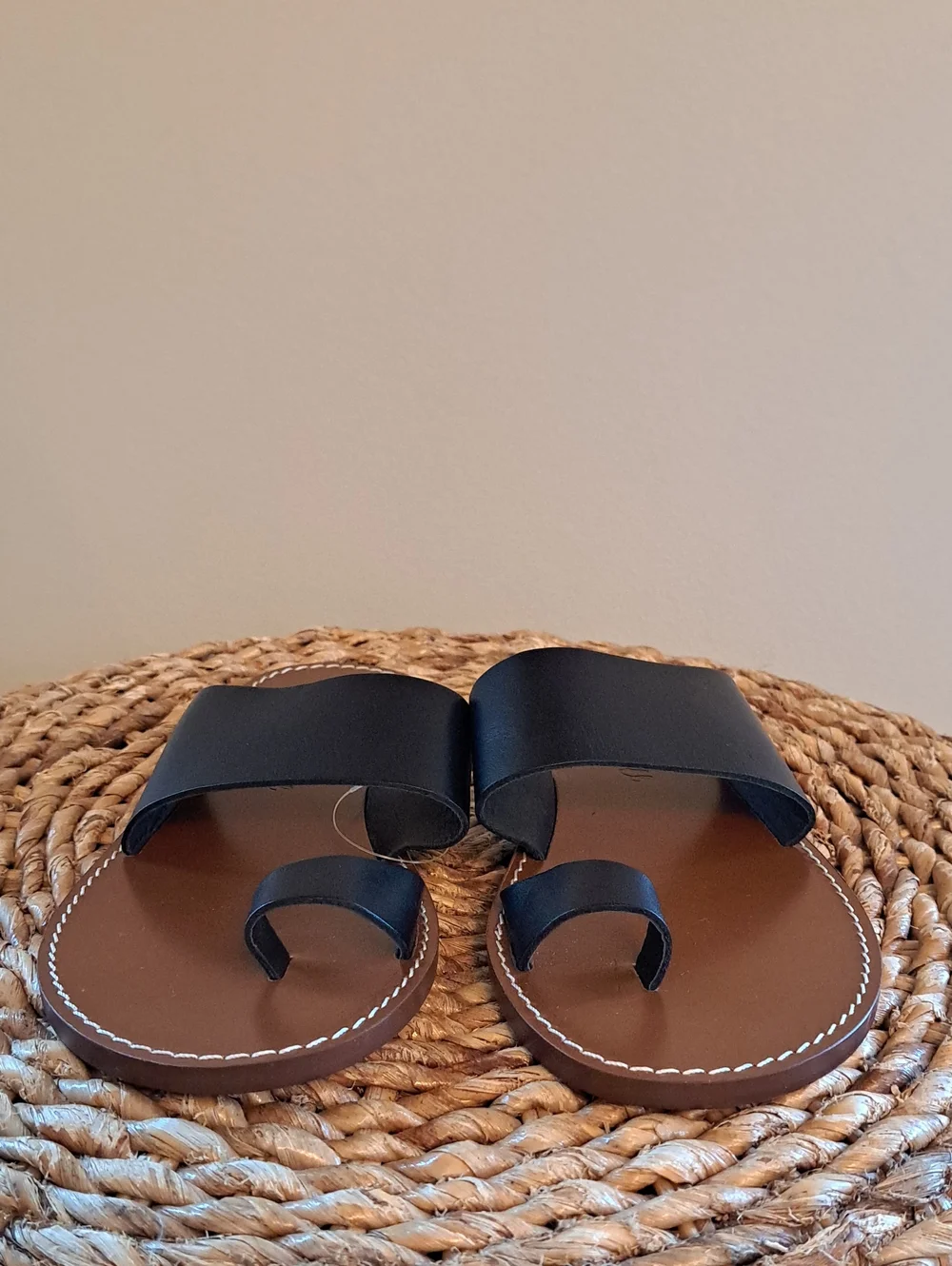 NWOT J.Crew Womens Marta Summer/Vacation Black Leather Toe Post Sandals 7.5 - Picture 3 of 8